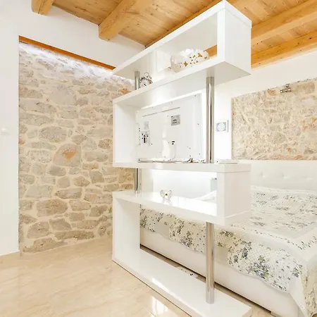 Vica Sibenik